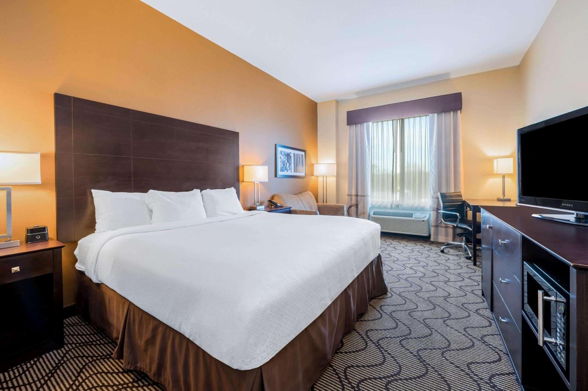 La Quinta By Wyndham Hotel