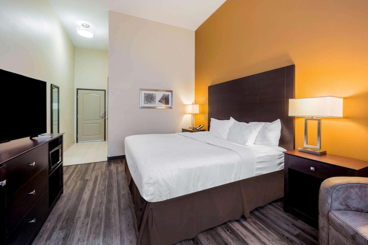 La Quinta By Wyndham Hotel